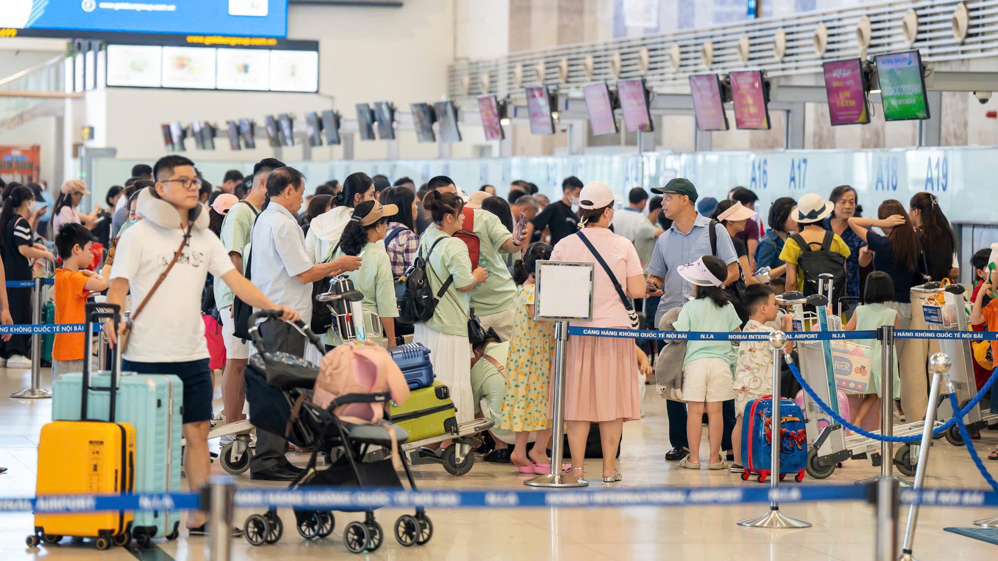Giá vé máy bay Việt Nam bao giờ giảm?- Ảnh 1.