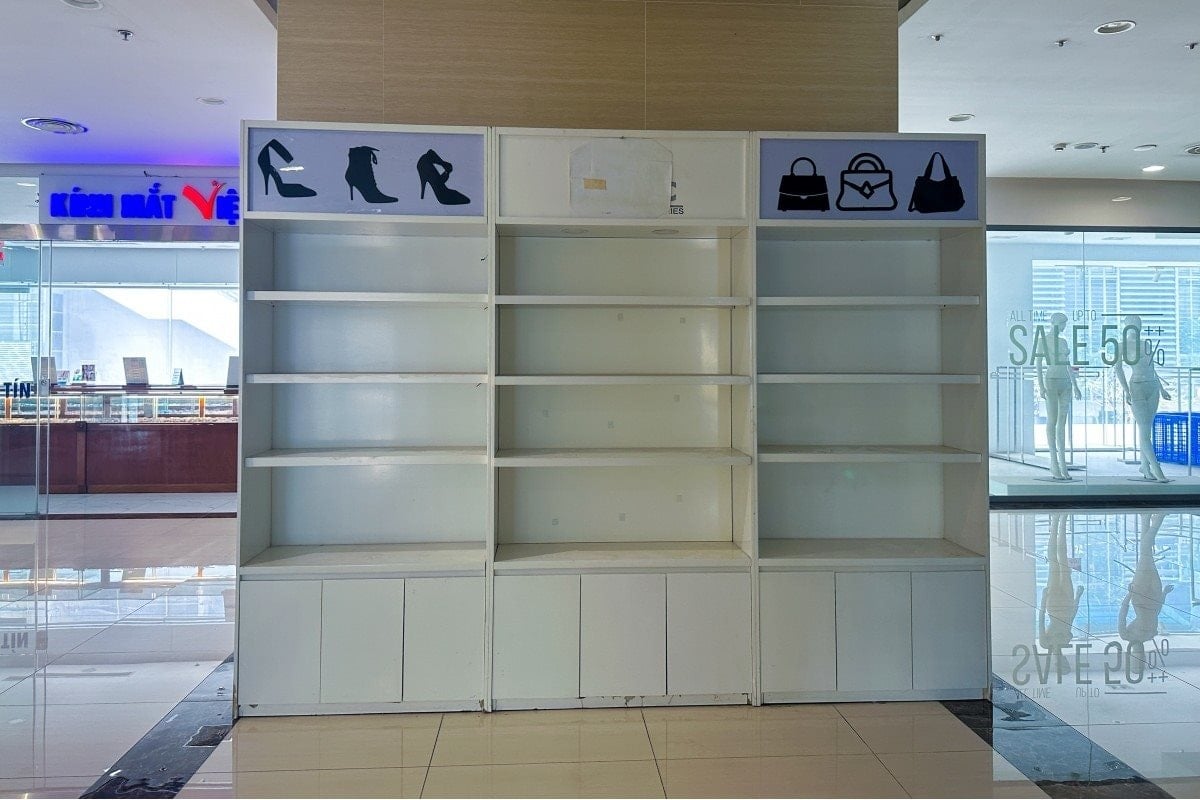 Bức tranh tương phản của các trung tâm thương mại: Nhiều nơi bỏ trống đến 80%, riêng bộ ba Aeon Mall, Lotte, Vincom vẫn “chật kín”- Ảnh 1.