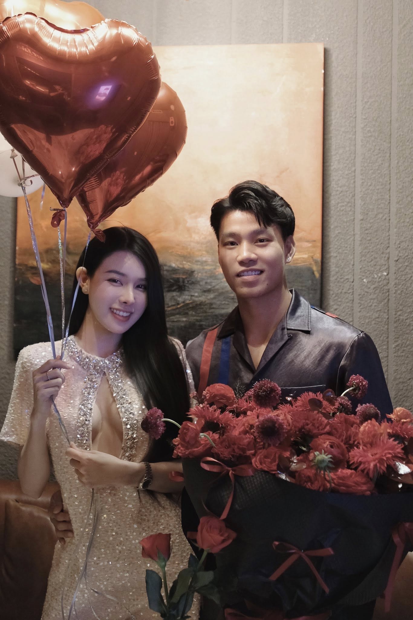 Image hình ảnh hình ảnh hình ảnh Văn Thanh - Hậu vệ Vũ Văn Thanh công khai bạn gái bốc lửa hơn 3 tuổi