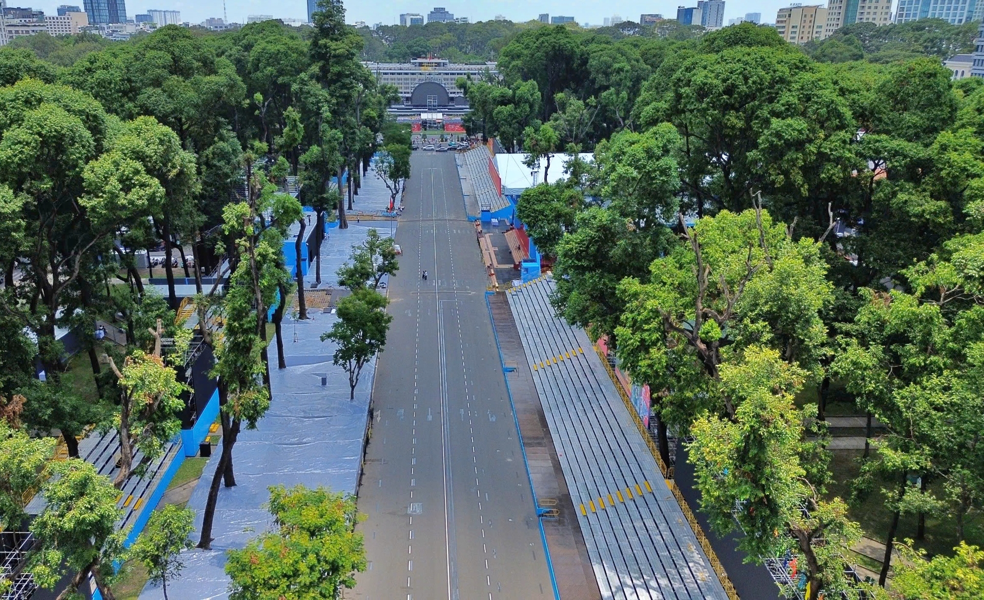 Diện mạo khán đài hơn 5.000 chỗ phục vụ Đại lễ 30/4 