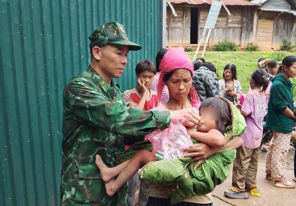 Tìm thấy bé gái 7 tuổi người La Hủ ở Lai Châu mất tích trong rừng sâu sau gần 2 ngày đêm