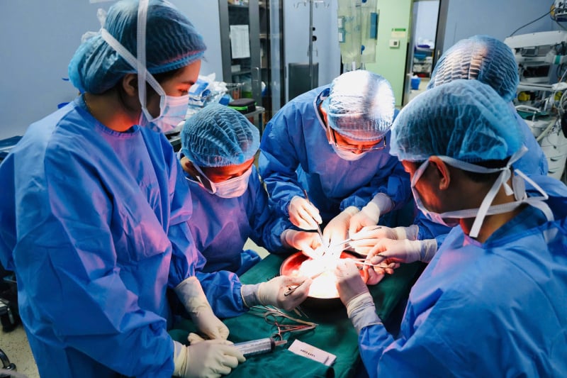 Ca lấy ghép đa tạng vào ngày nghỉ lễ, cứu sống 5 người bệnh nặng -0
