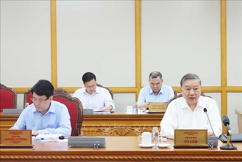 Bộ Chính trị, Ban Bí thư họp triển khai sắp xếp tổ chức bộ máy: Dự kiến giảm hàng trăm nghìn biên chế cán bộ công chức
