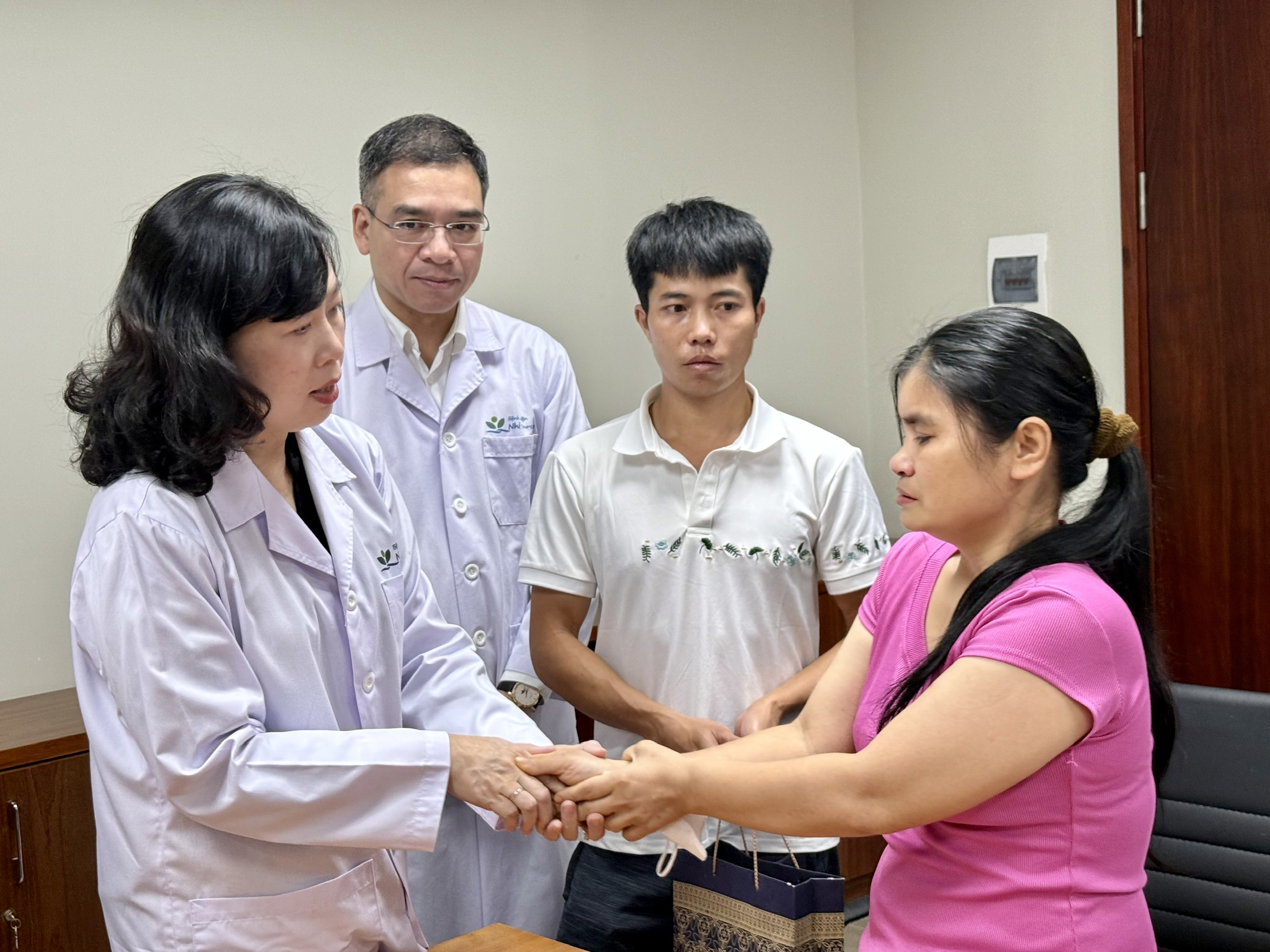 Bộ trưởng Đào Hồng Lan: Bộ Y tế đã chỉ đạo điều trị, chăm sóc tốt nhất cho bệnh nhi liên quan đến sự việc tại BVĐK Nam Định- Ảnh 2.