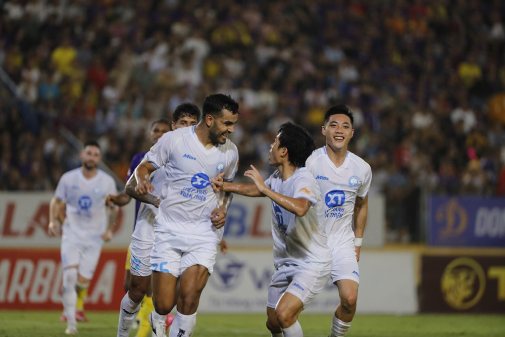 V-League: Cuộc đua vô địch và trụ hạng ngã ngũ?- Ảnh 1.