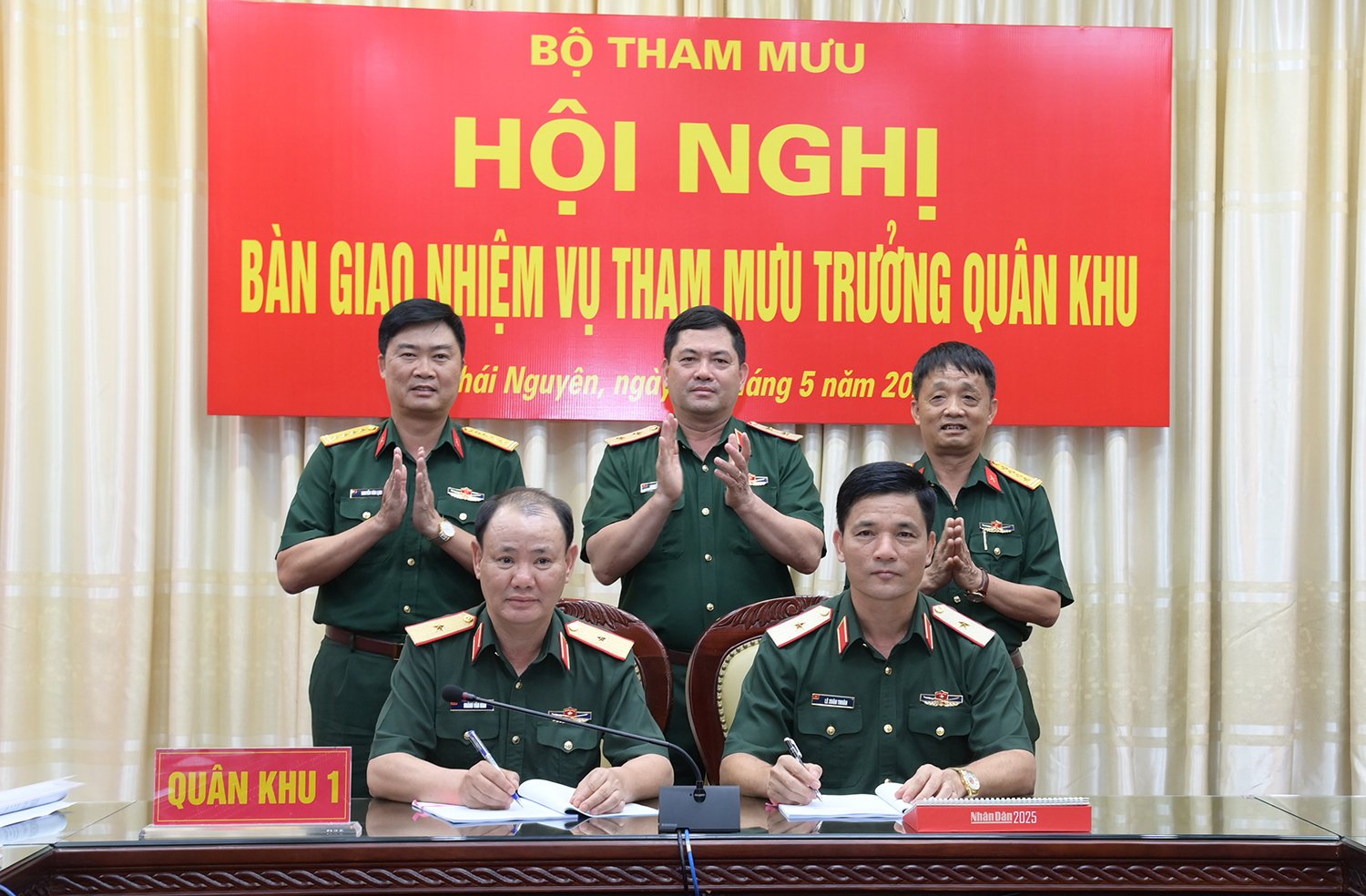 Thiếu tướng Quân đội bàn giao nhiệm vụ để nhận trọng trách mới 