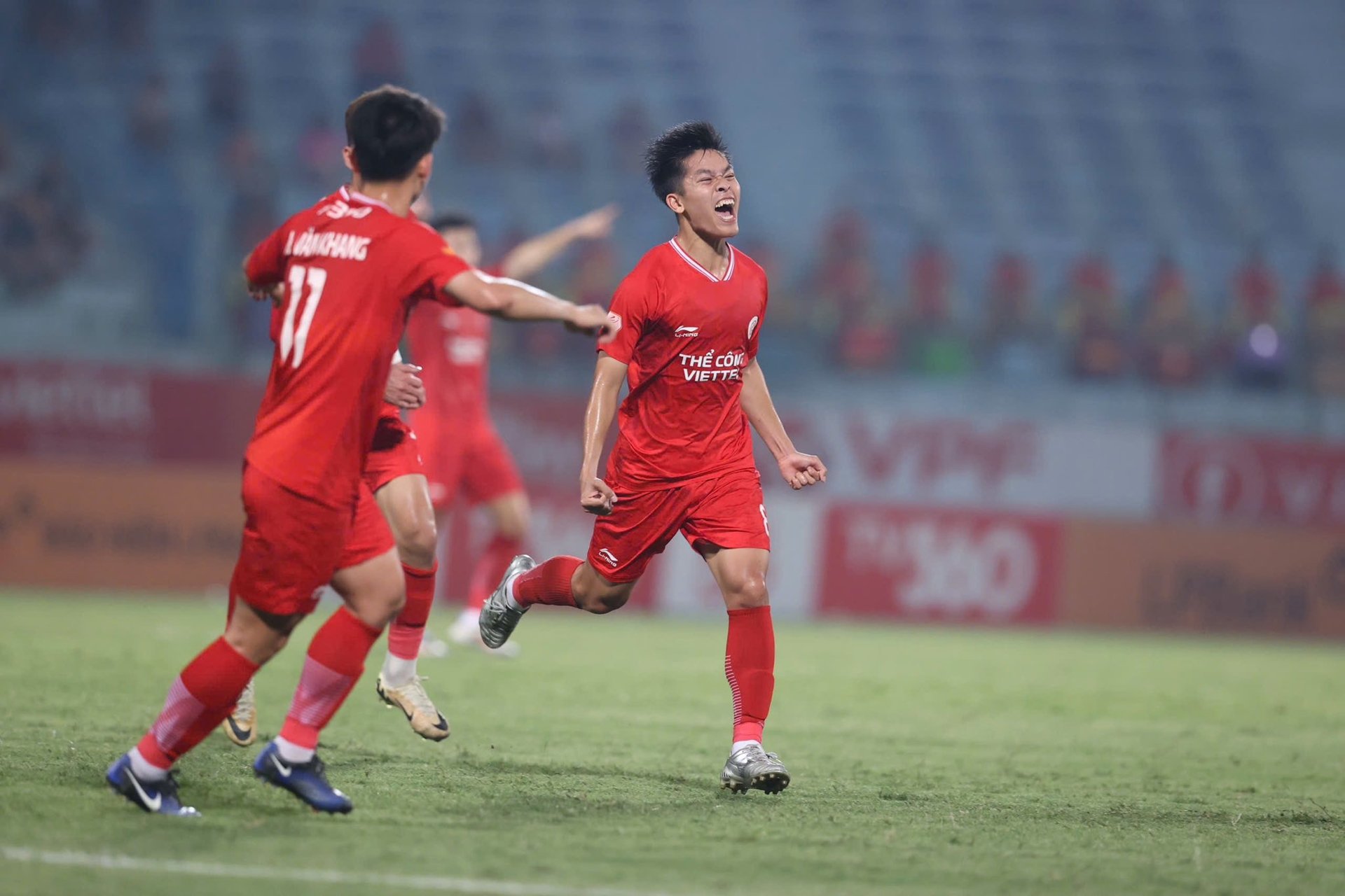 Tin chiều 7/5: HLV Kim Sang-sik triệu tập 2 ngôi sao 'lên đồng' tại V.League? 