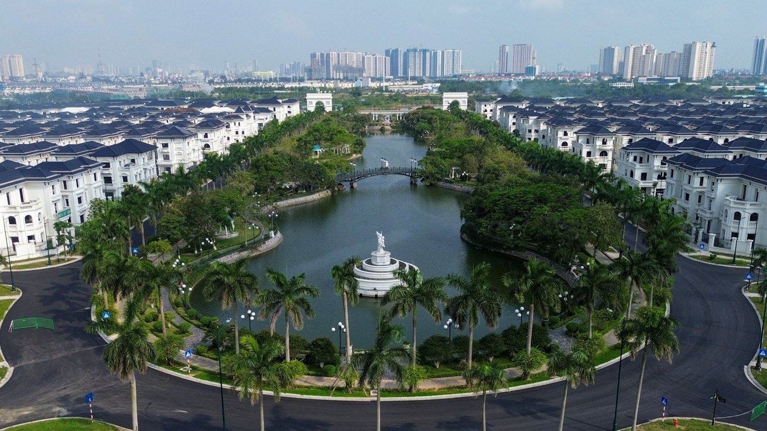600 căn biệt thự triệu đô tại khu đô thị “đẹp như Châu Âu' nằm phơi sương gió ở phía Tây Hà Nội