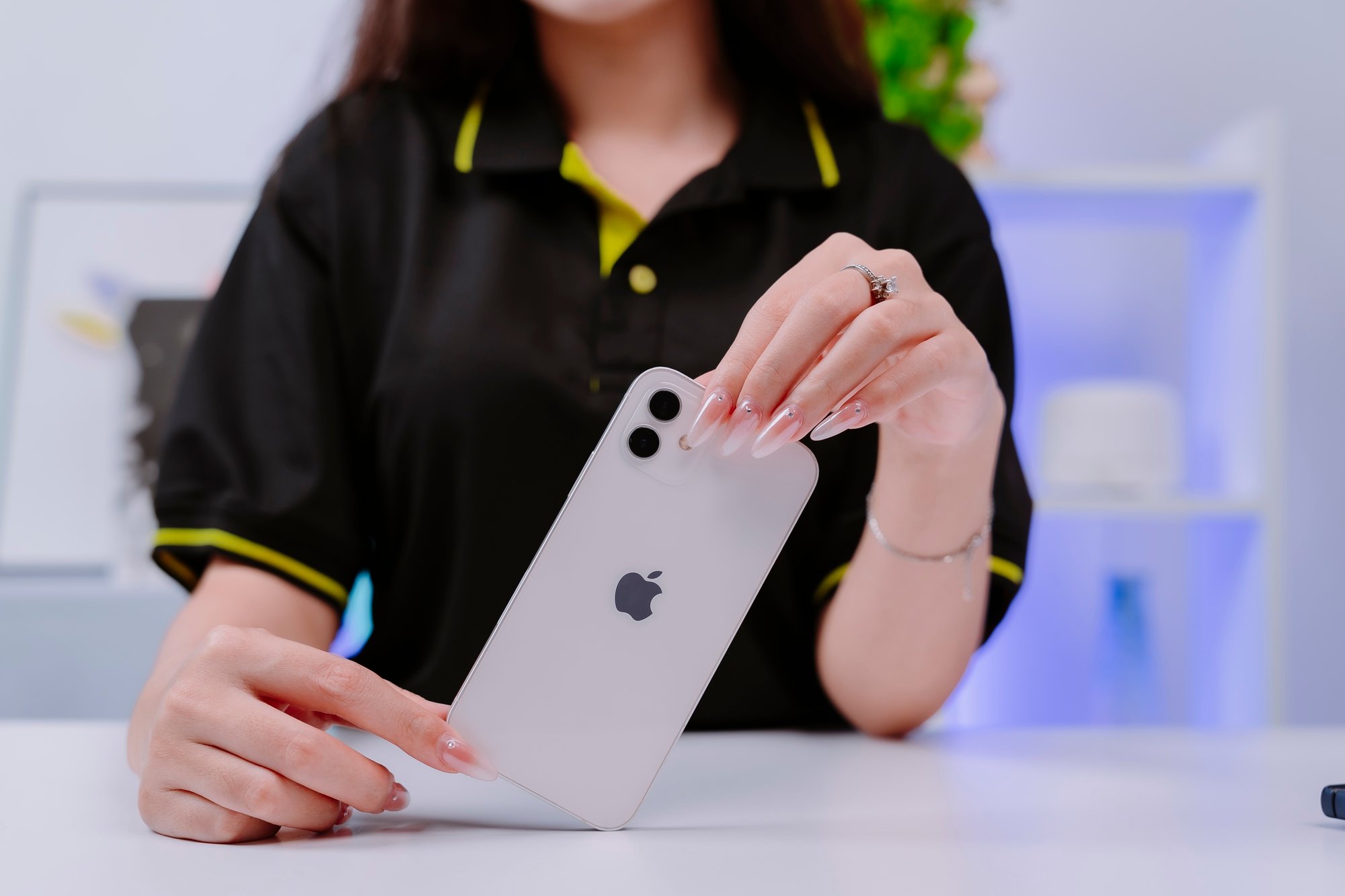Hàng loạt iPhone giảm giá cực mạnh đầu tháng 5, máy cũ về mức 5,5 triệu đồng 