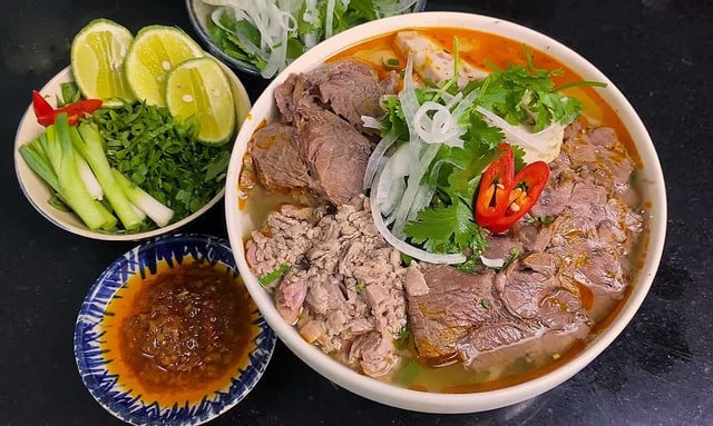 Không phải phở, bánh mì, món ăn 30.000 đồng/bát này mới là hương vị Việt lọt top ngon nhất thế giới- Ảnh 3.