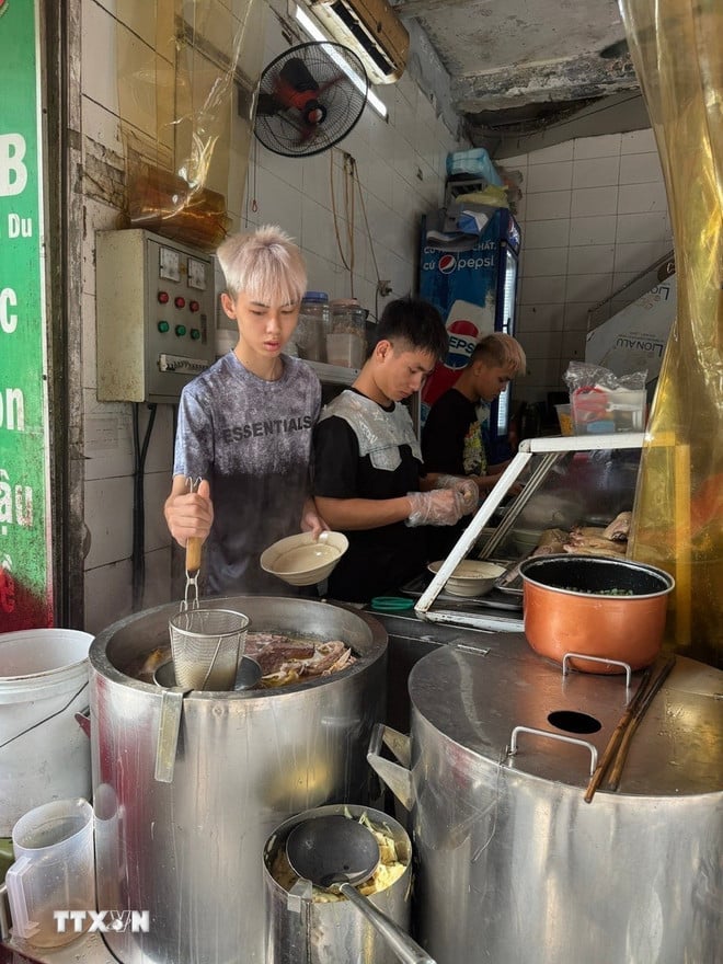 ttxvn-cua-hang-an-uong-1.jpg