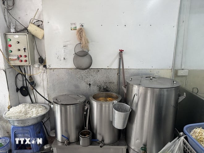ttxvn-cua-hang-an-uong-3.jpg