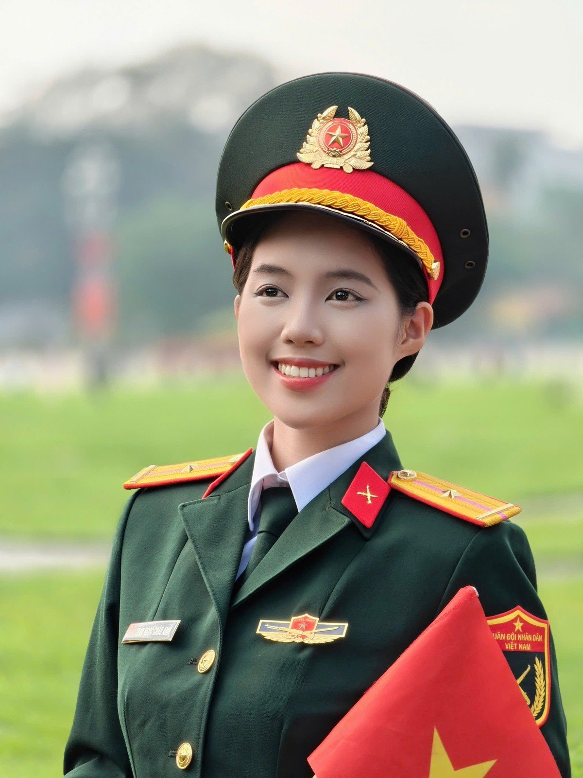 Vẻ rạng ngời của nữ quân nhân ở Hoa hậu Việt Nam ảnh 14