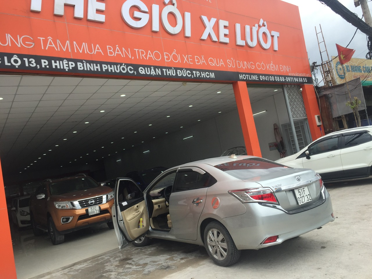 Giới kinh doanh nói gì về việc cho phép mua bán xe cũ qua VNeID?