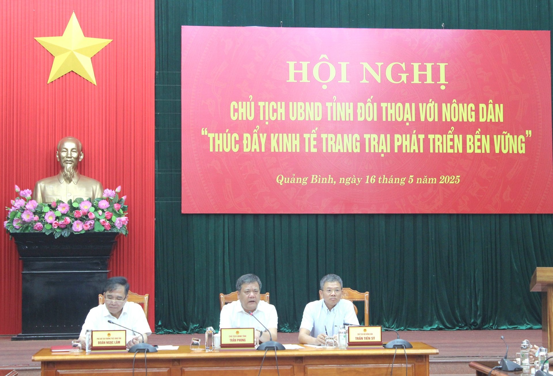 Trước khi sáp nhập tỉnh Quảng Trị, nông dân Quảng Bình tham gia đối thoại với Chủ tịch UBND tỉnh
