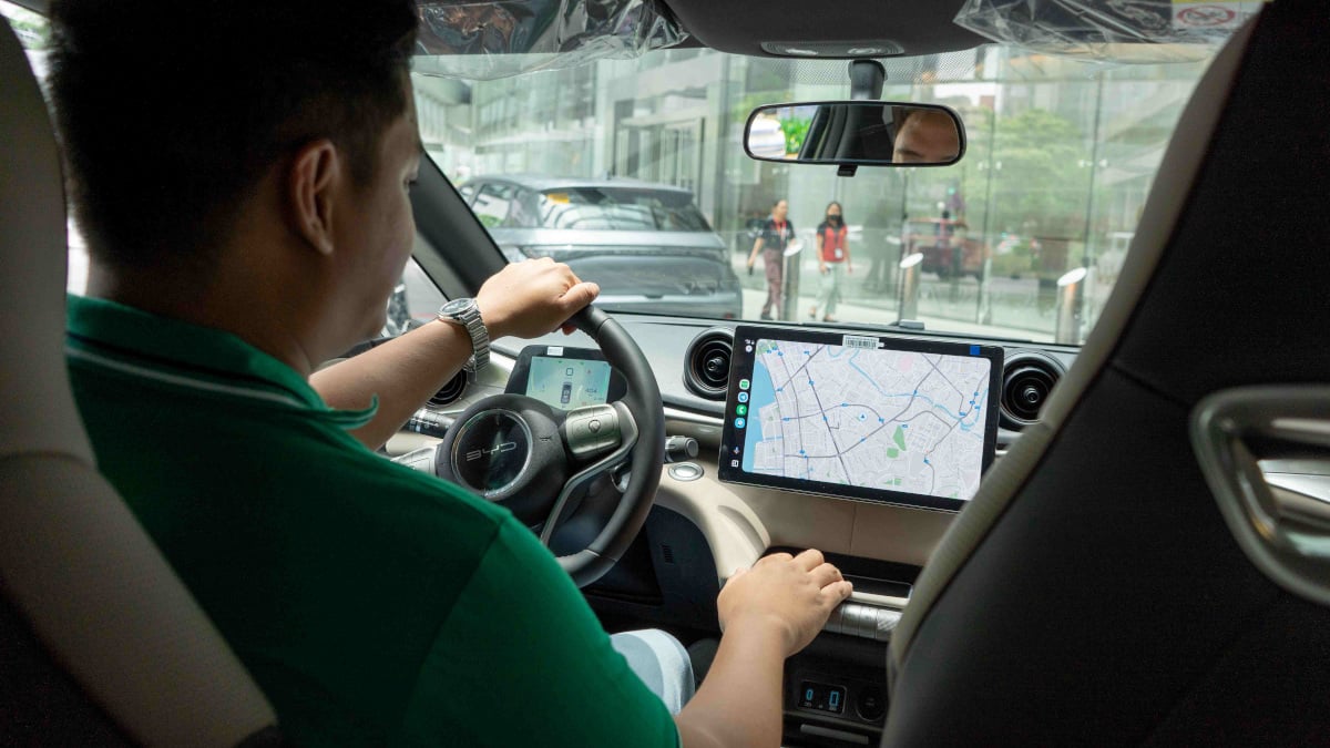 Cái bắt tay giữa Grab và hãng xe điện số 1 thế giới: Cam kết thu nhập 25 triệu đồng/kỳ cho tài xế- Ảnh 1.