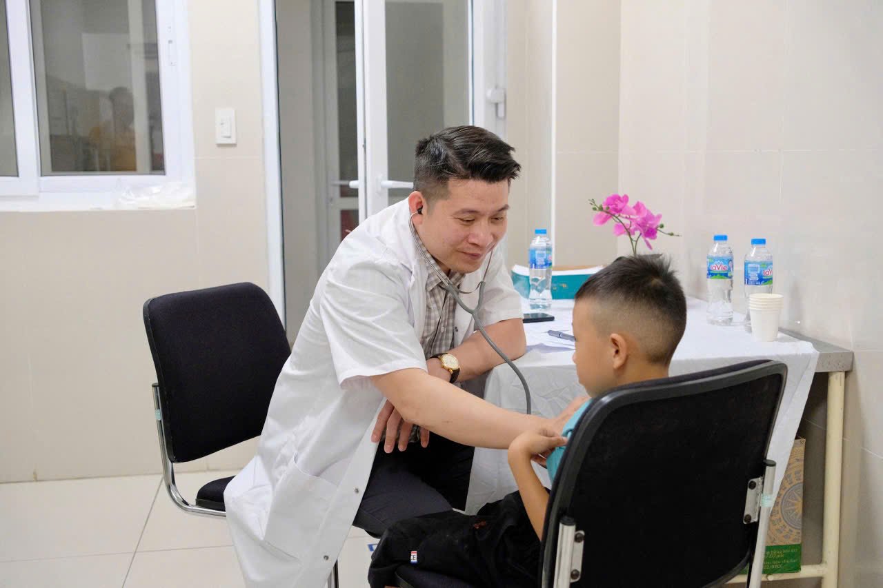 Chuyện những bác sĩ đồng hành cùng chương trình thiện nguyện “Trái tim cho em”