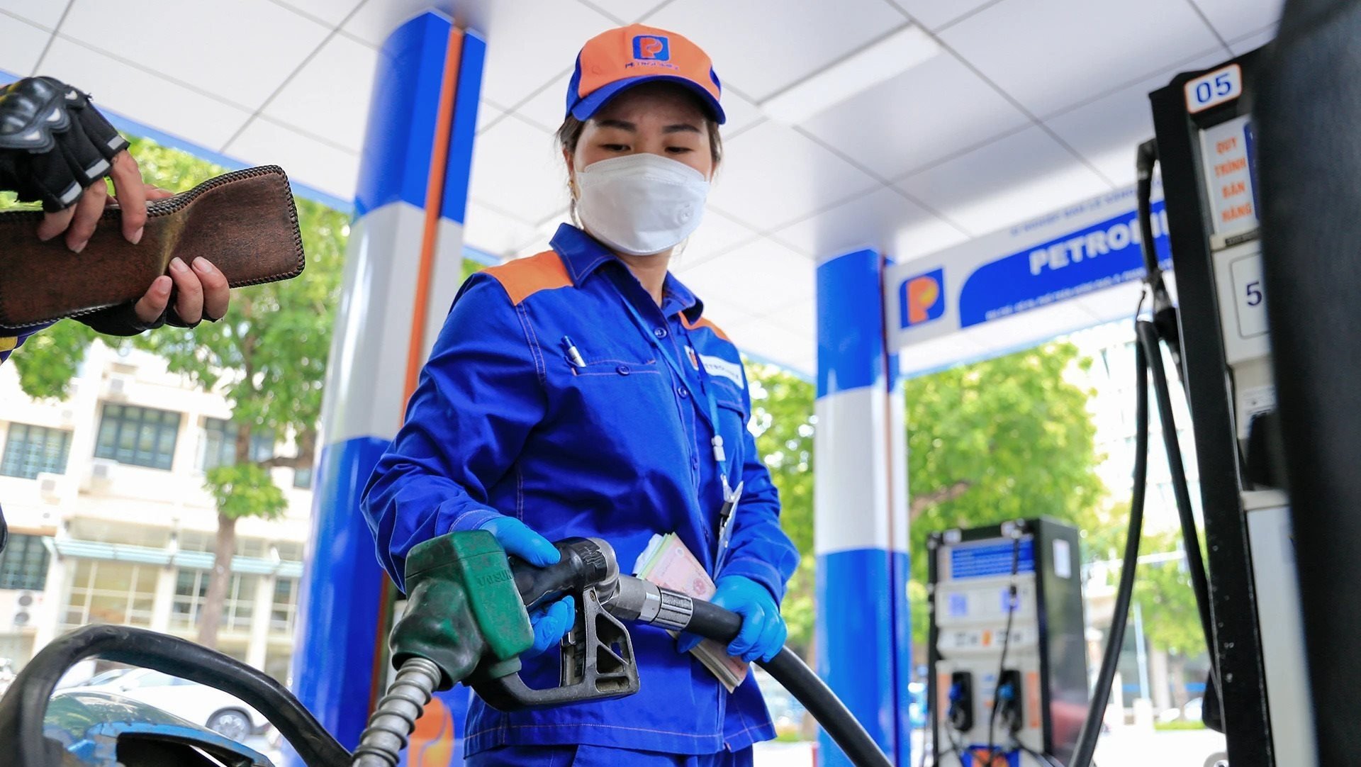 Giá xăng dầu hôm nay 28/5: Đồng loạt giảm sâu liên tiếp