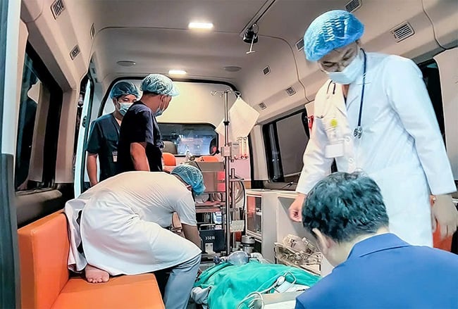Bác sĩ vượt 100km trong đêm cứu bé gái 11 tuổi bị viêm cơ tim tối cấp nhờ ECMO lưu động- Ảnh 2.