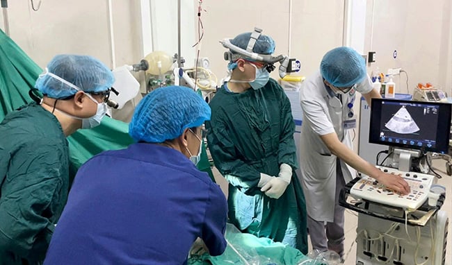 Bác sĩ vượt 100km trong đêm cứu bé gái 11 tuổi bị viêm cơ tim tối cấp nhờ ECMO lưu động- Ảnh 1.