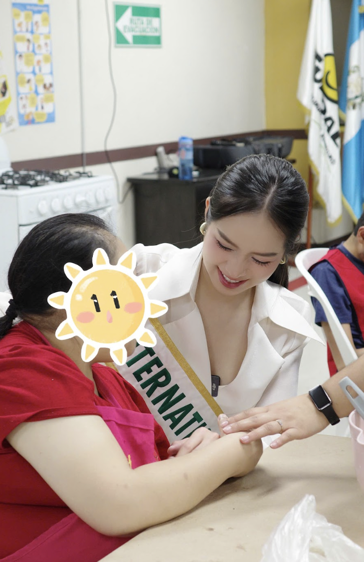 Hoa hậu quê Đà Nẵng lần đầu trải nghiệm cuộc sống của trẻ em khiếm thính – khiếm thị- Ảnh 4.