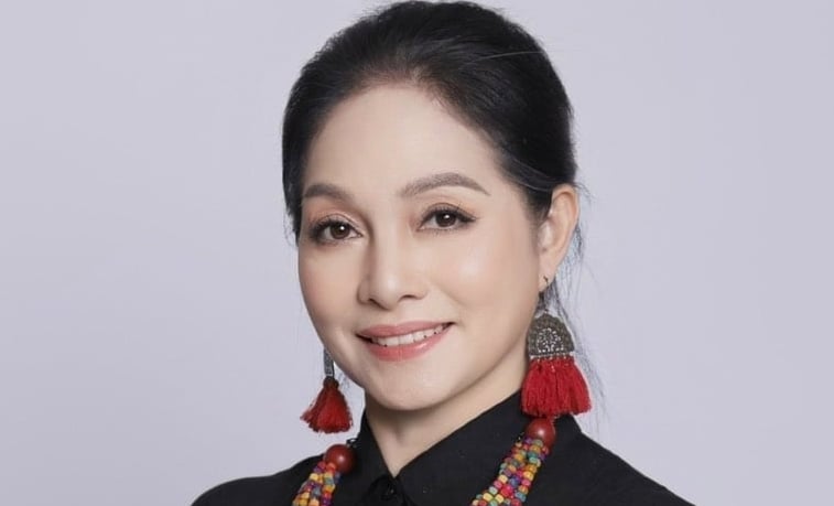 Nghệ sĩ Nhân dân mang hàm Đại tá có 10 học trò là Nghệ sĩ Ưu tú, lấy chồng đến 6 năm mới có con