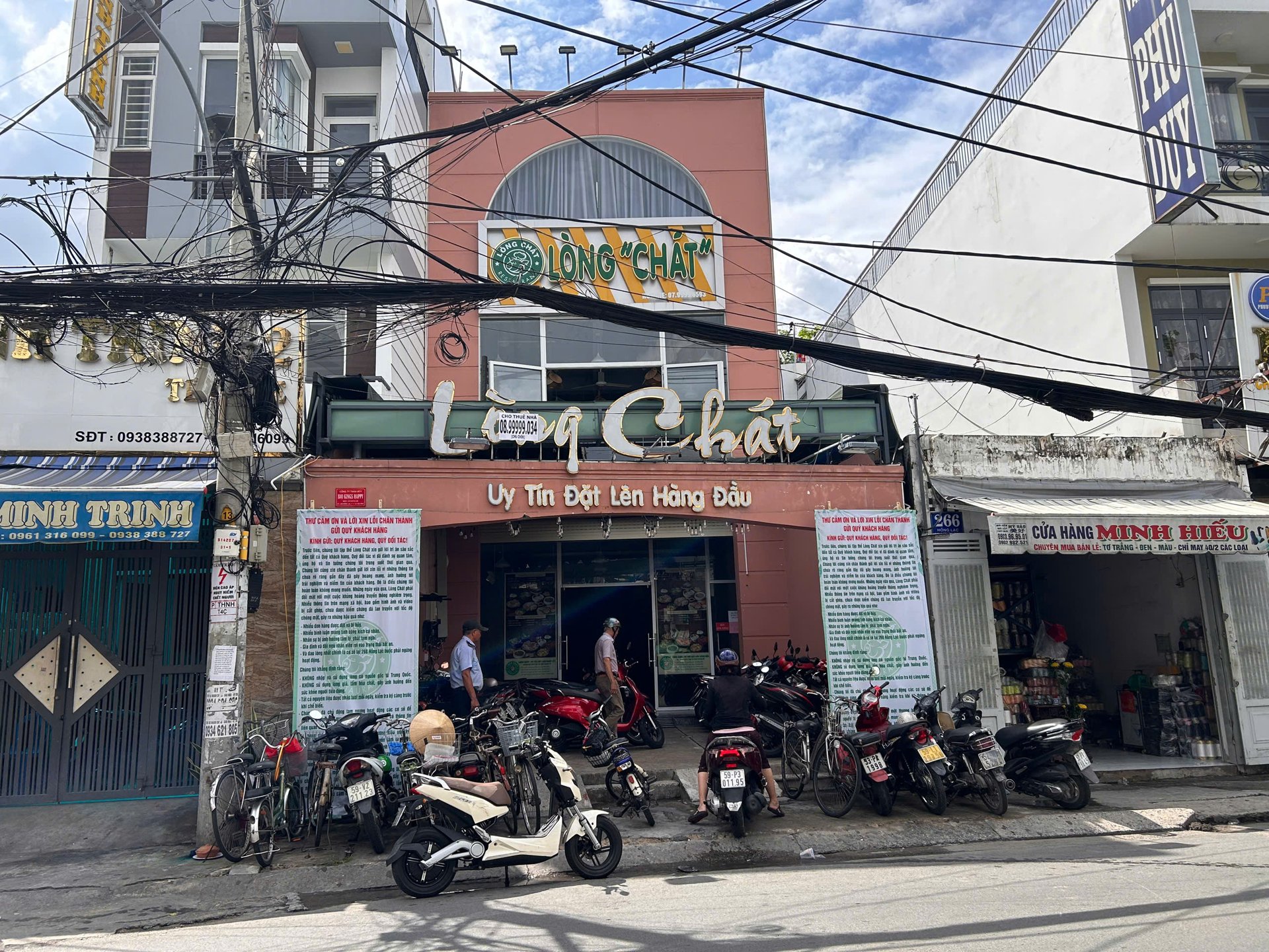 Hai quán ăn tại TP.HCM bị xử phạt sau 'bão' lòng xe điếu