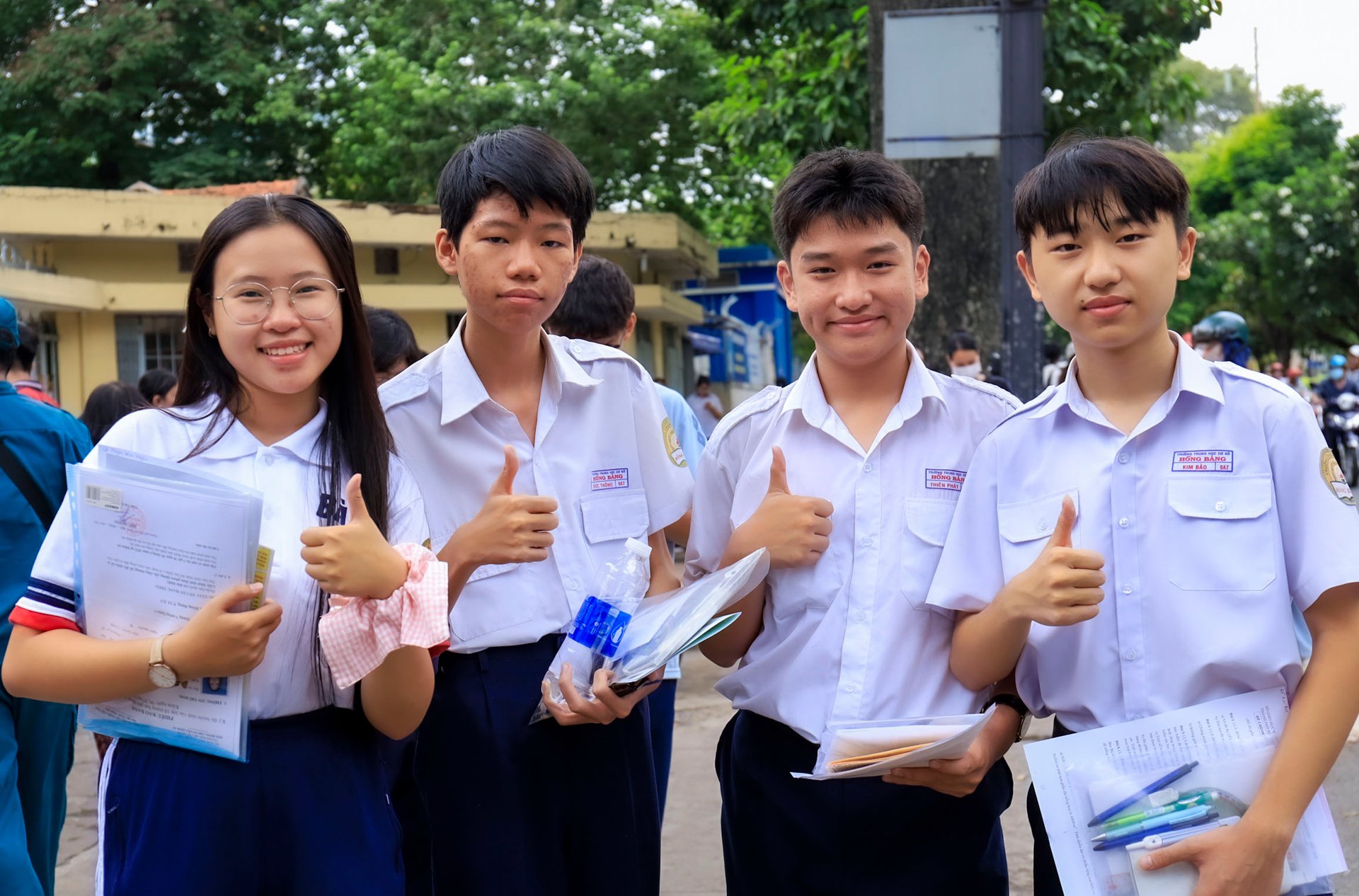 Thi chuyên vào 10 TP.HCM năm 2025: Nhiều thí sinh đánh giá đề khó, không dễ đạt được điểm giỏi
