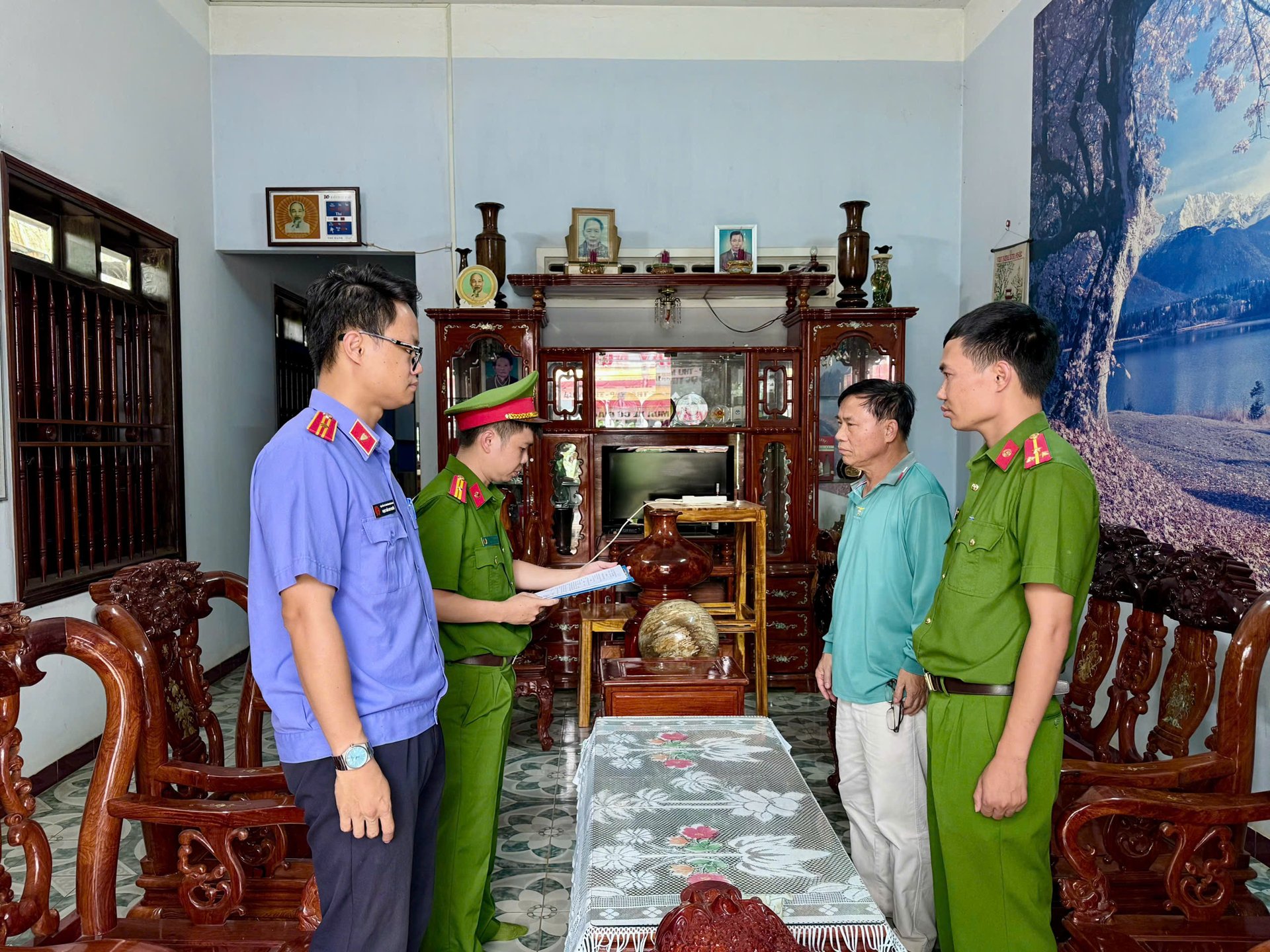 Bắt nguyên Phó chủ tịch UBND huyện ở Đắk Lắk