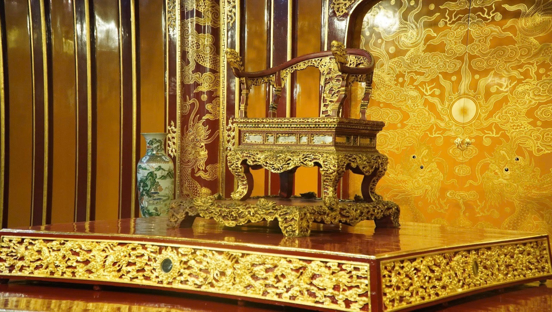 Huế chốt phương án phục chế ngai vua triều Nguyễn bị phá hoại 