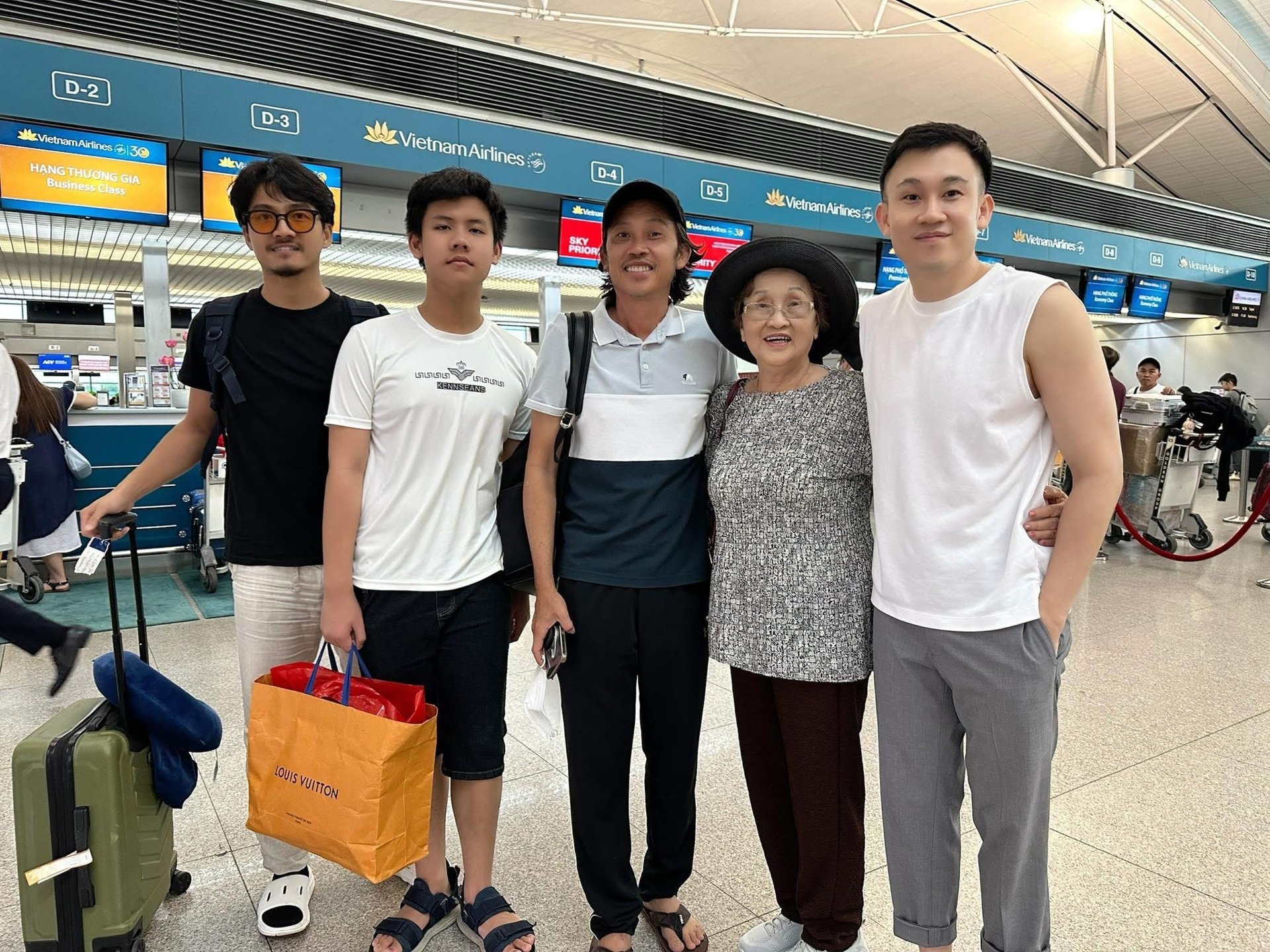 Gia đình thông báo khẩn về tình trạng sức khỏe của Nghệ sĩ Ưu tú Hoài Linh