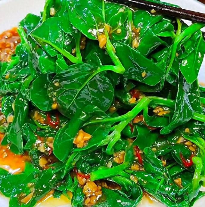 Loại rau 'nhà nghèo' lại là viên canxi tự nhiên, mùa hè tươi non, trộn tỏi ớt ăn cực đã