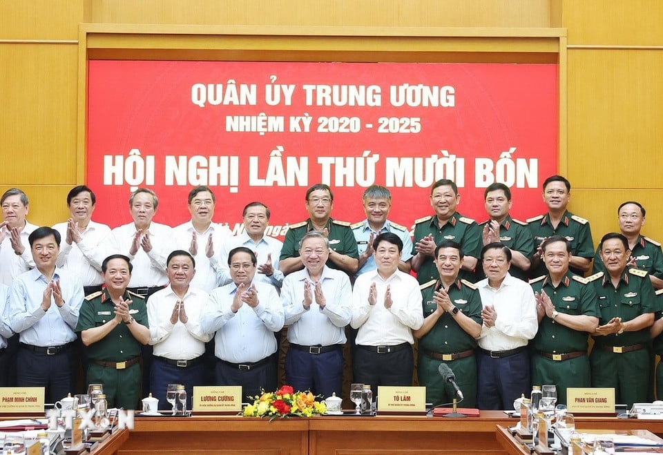 Tổng Bí thư Tô Lâm, Bí thư Quân ủy Trung ương và các đại biểu. (Ảnh: Thống Nhất/TTXVN)