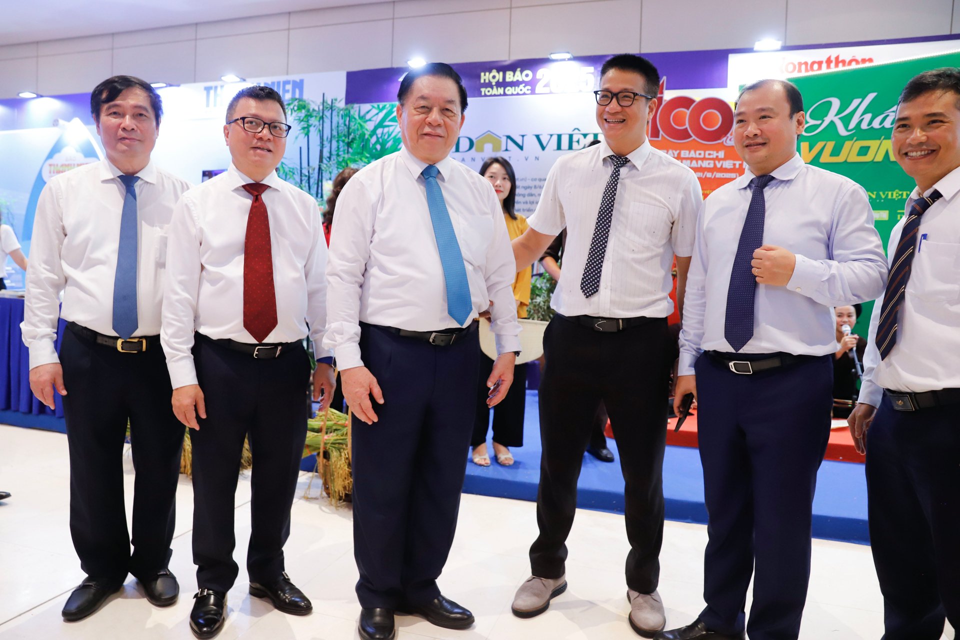 Hình ảnh Khai mạc Hội báo toàn quốc 2025, gian trưng bày Báo Nông thôn Ngày nay mang đậm chất Tam nông