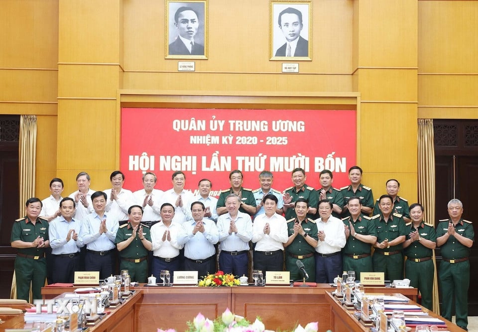 Tổng Bí thư Tô Lâm, Bí thư Quân ủy Trung ương và các đại biểu. (Ảnh: Thống Nhất/TTXVN)