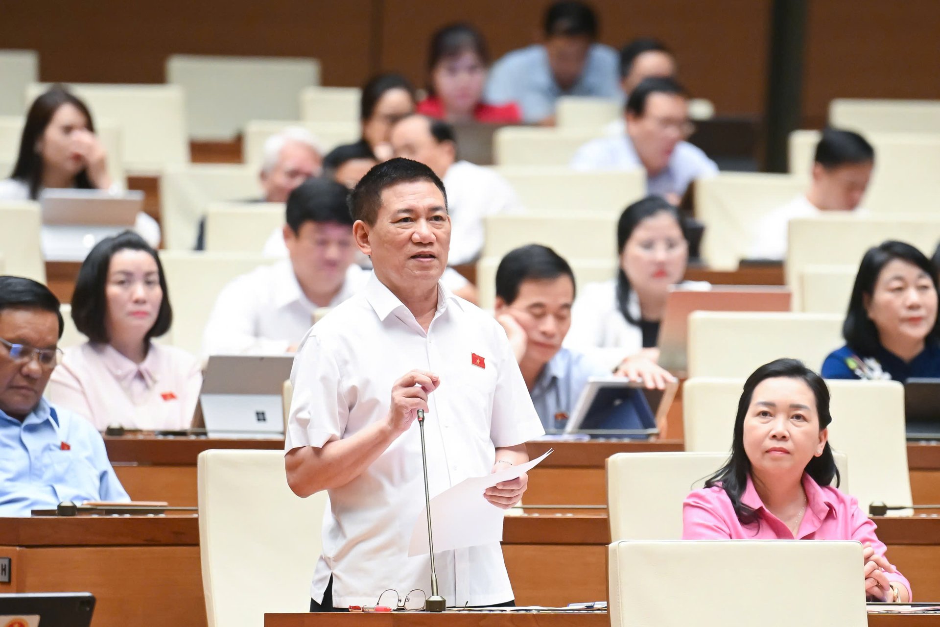 Phó Thủ tướng Hồ Đức Phớc đăng đàn, trả lời 'nóng' về thuế khoán với hộ buôn bán nhỏ doanh thu dưới 1 tỷ đồng