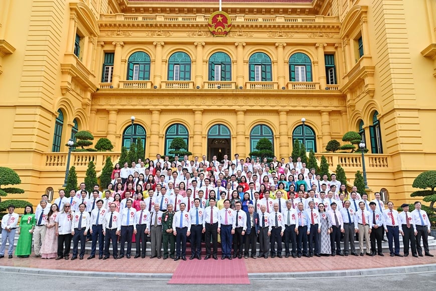 Chủ tịch nước Lương Cường gặp mặt, tuyên dương các nhà báo, người làm báo tiêu biểu