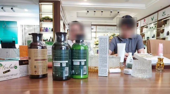 Vào 'lò' gia công mỹ phẩm- Ảnh 1.