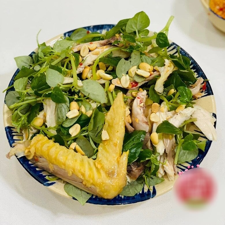 Cây dại mọc đầy vệ đường được ví như 