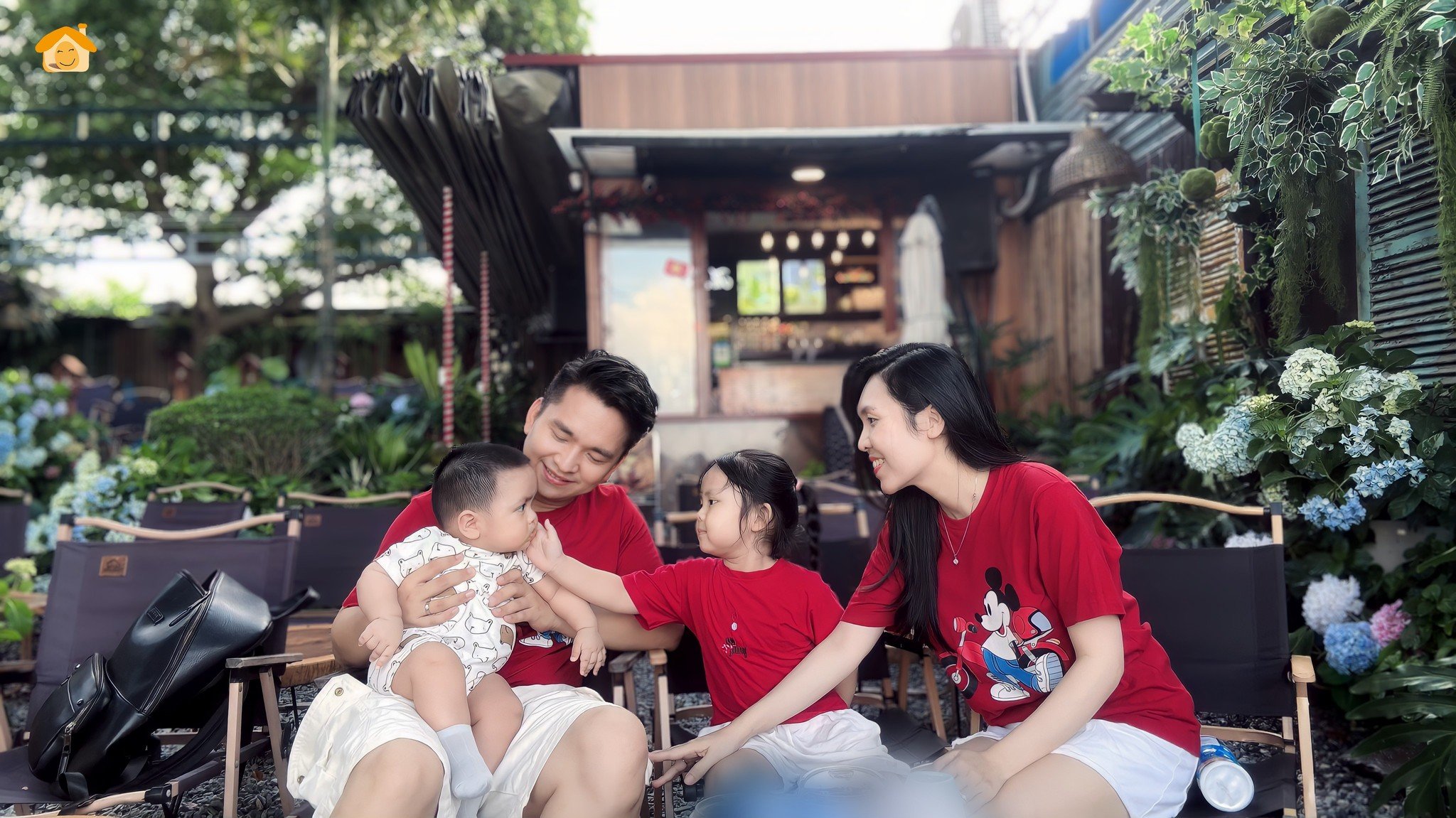Nam MC có tên đặc biệt nhất VTV khoe bộ ảnh gia đình, biểu cảm 2 nhóc tỳ khiến fan thích thú- Ảnh 4.