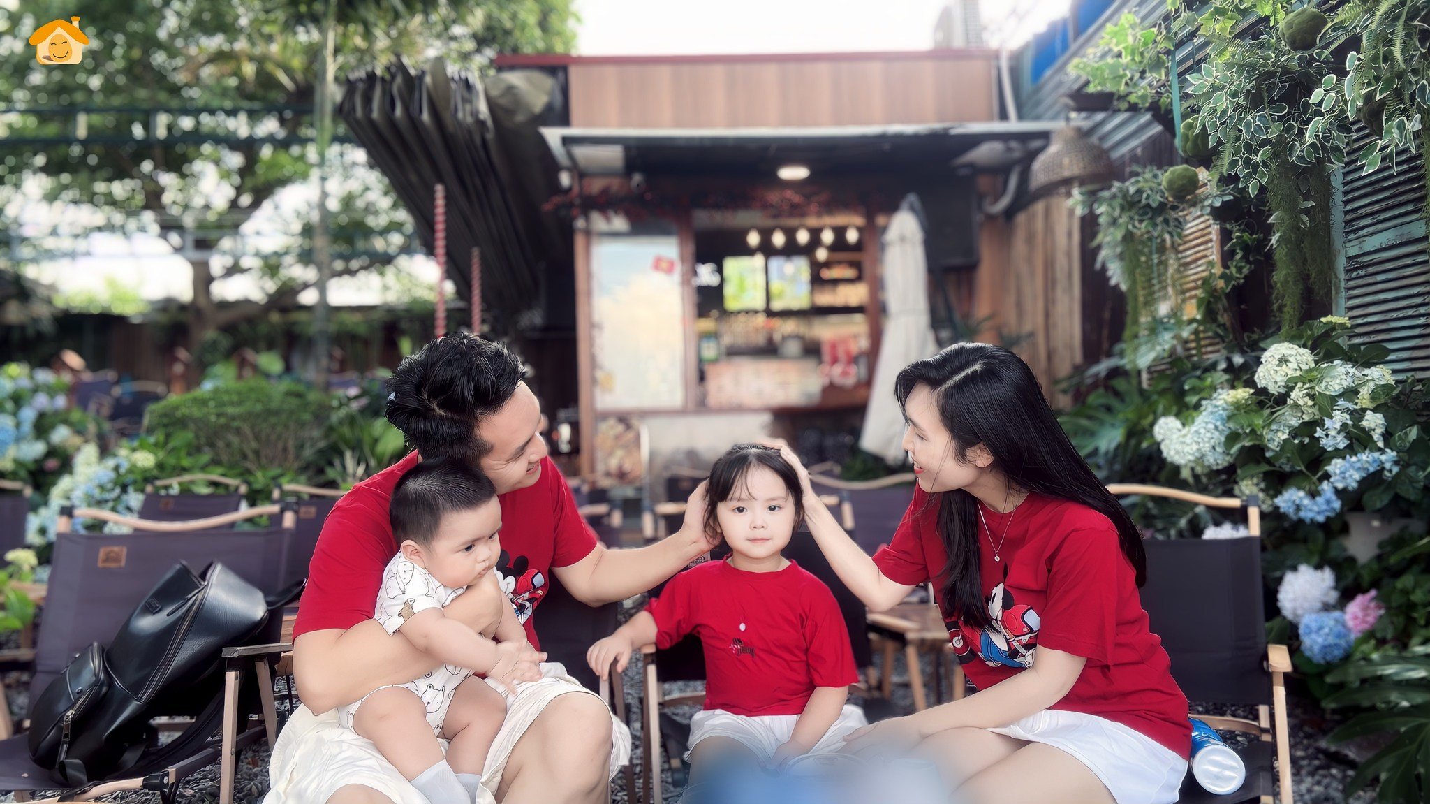 Nam MC có tên đặc biệt nhất VTV khoe bộ ảnh gia đình, biểu cảm 2 nhóc tỳ khiến fan thích thú- Ảnh 5.