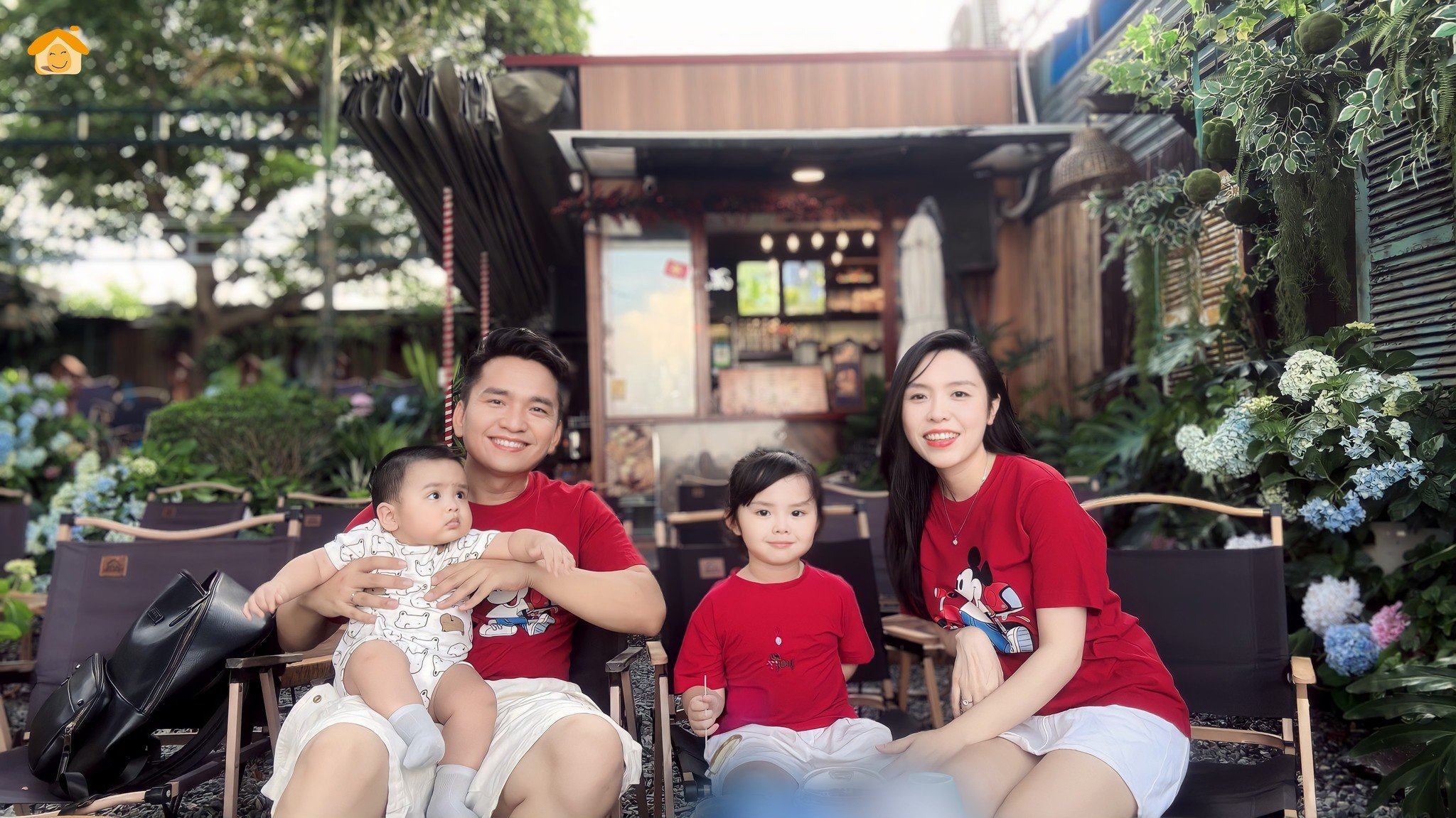 Nam MC có tên đặc biệt nhất VTV khoe bộ ảnh gia đình, biểu cảm 2 nhóc tỳ khiến fan thích thú- Ảnh 6.