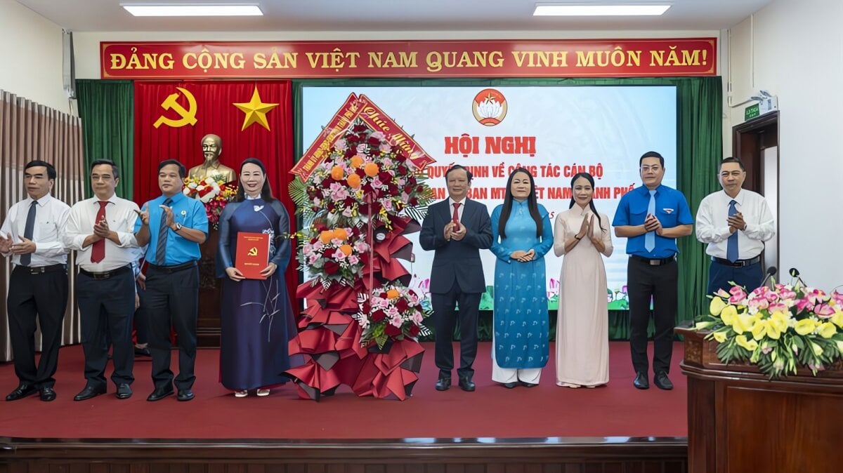 Chủ tịch Hội Nông dân thành phố Huế kiêm giữ chức Phó Chủ tịch Ủy ban MTTQ Việt Nam thành phố 