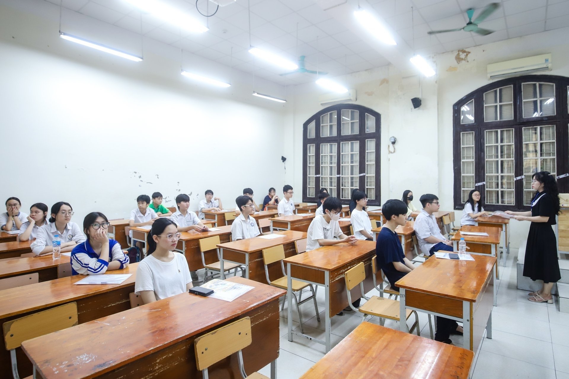 “Căng như dây đàn” chờ điểm thi, điểm chuẩn vào lớp 10 Hà Nội năm 2025