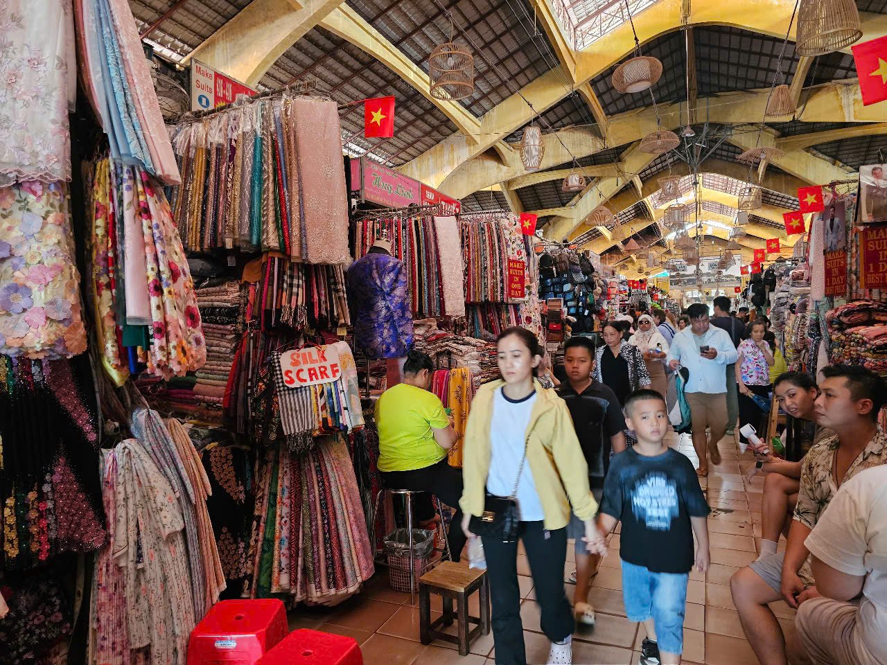 Nhiều tiểu thương ở Saigon Square vẫn tiếp tục đóng cửa sạp, nghỉ bán- Ảnh 3.