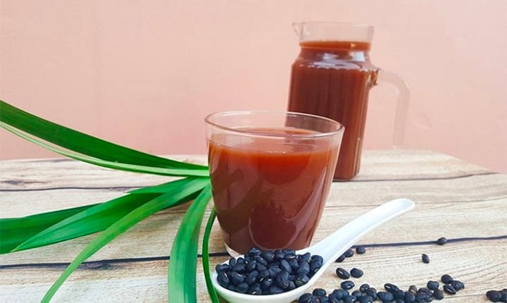 Khi đun cùng nhau, đậu đen và gừng bổ trợ hoàn hảo, một bên thanh lọc, một bên làm ấm cơ thể. (Ảnh minh hoạ)