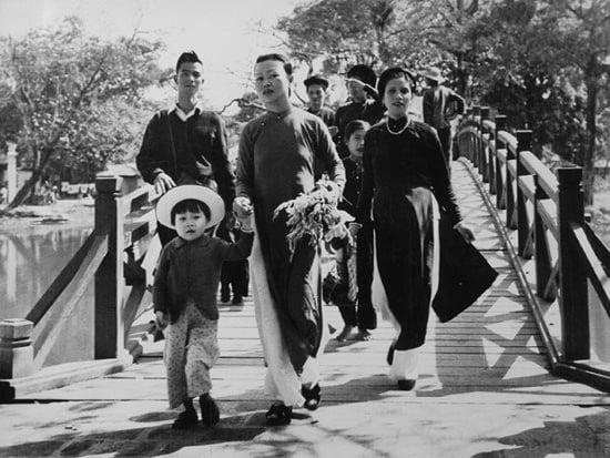 ngam-trang-phuc-cua-nguoi-ha-noi-truoc-giai-phong.jpg