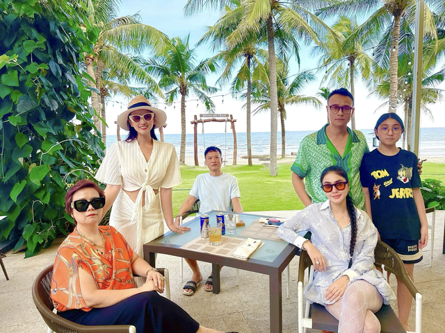 Con trai Lã Thanh Huyền gây sốt với vẻ ngoài khôi ngô, chiều cao nổi bật trong kỳ nghỉ hè cùng gia đình- Ảnh 2.