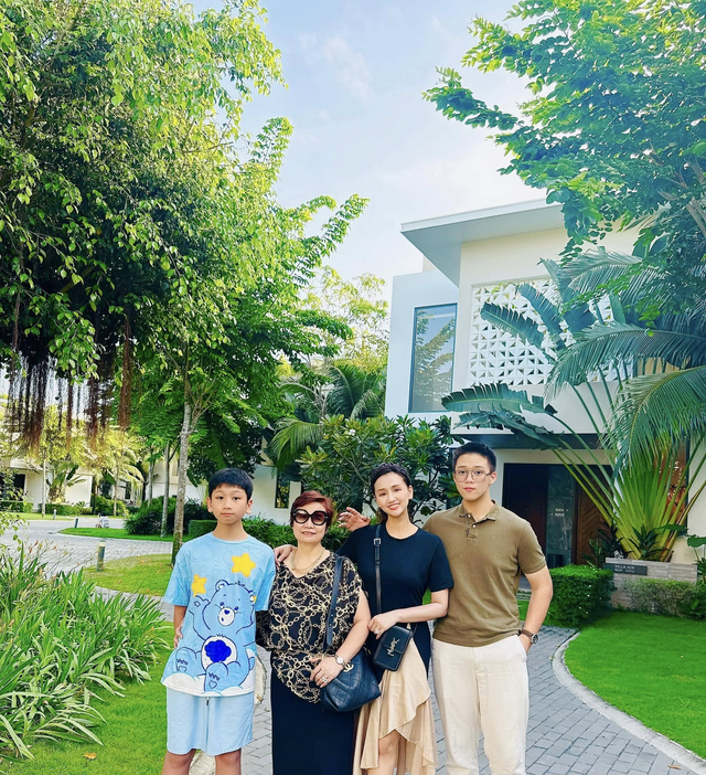 Con trai Lã Thanh Huyền gây sốt với vẻ ngoài khôi ngô, chiều cao nổi bật trong kỳ nghỉ hè cùng gia đình- Ảnh 4.