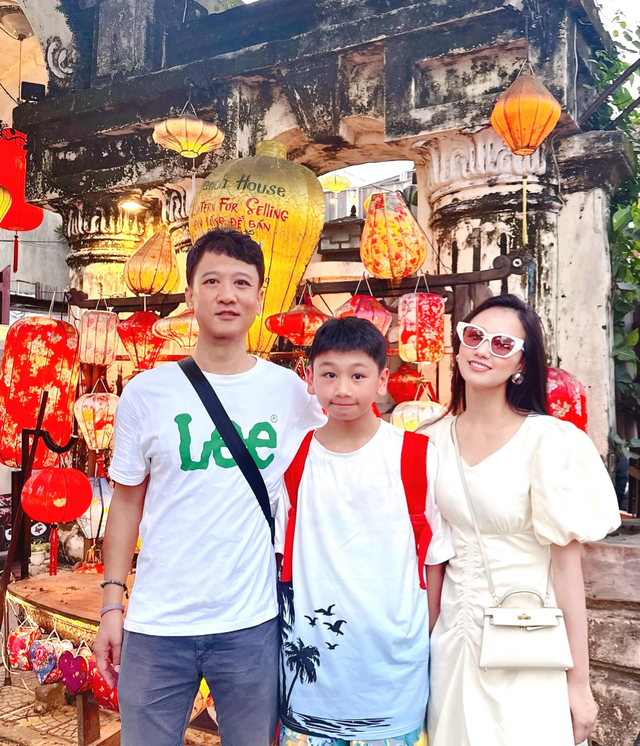Con trai Lã Thanh Huyền gây sốt với vẻ ngoài khôi ngô, chiều cao nổi bật trong kỳ nghỉ hè cùng gia đình- Ảnh 6.